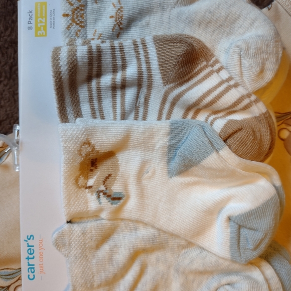 Carter's 3 piece set bodysuits and socks - Picture 3 of 3